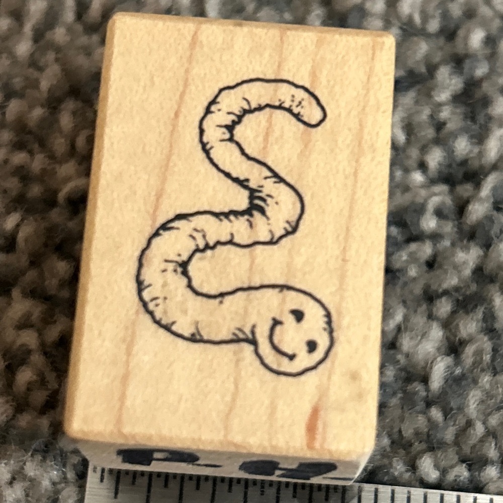SMILING WORM WOOD RUBBER STAMP B-2631 PSX 1999  By Fuzzy Bear New